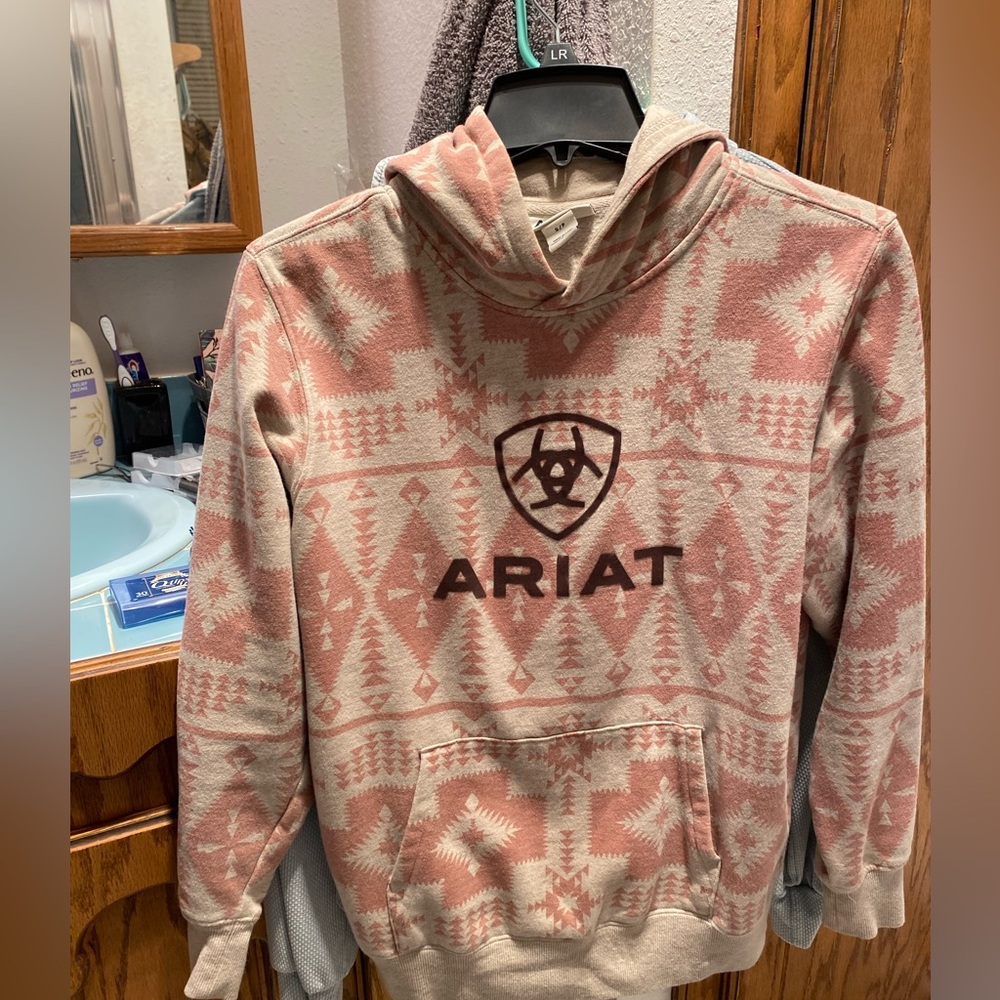 Womens Ariat sweatshirt